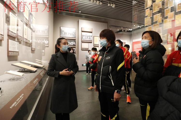 中国国家女子足球队集体瞻仰中共一大会址 中国国家女子足球队集体瞻仰中共一大会址